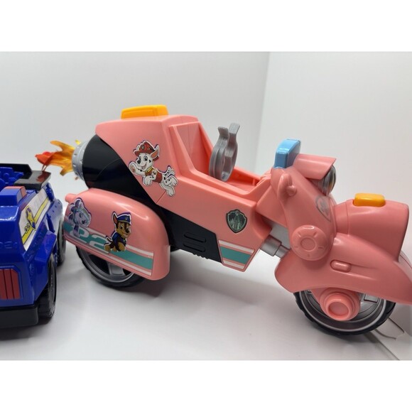 Paw Patrol Vehicles Liberty's Deluxe Motorcycle and Chase's Police Cruiser - Picture 6 of 9